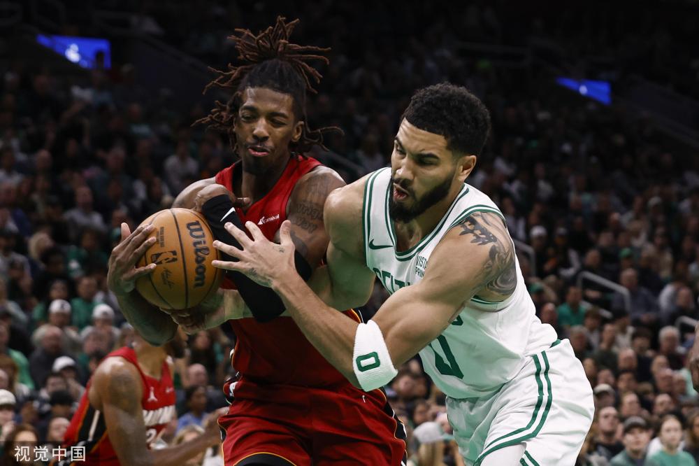 她为何能被 她为何能被